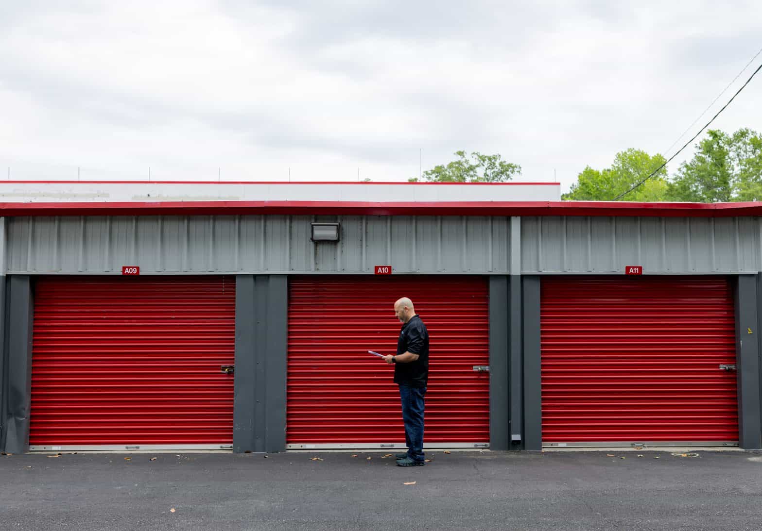 hiring the right self storage consultant blog header