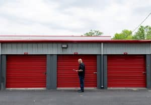 hiring the right self storage consultant blog header