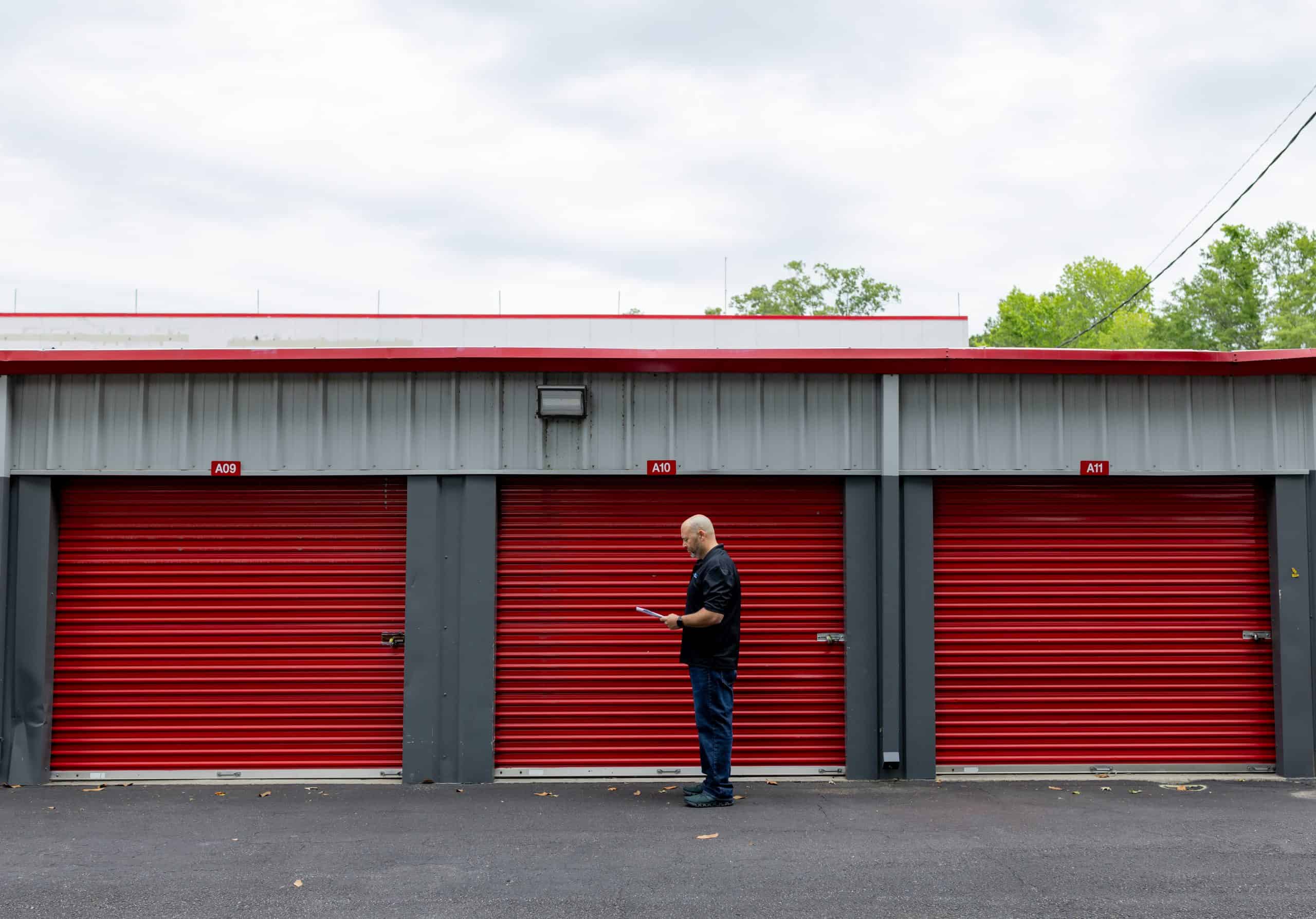 hiring the right self storage consultant blog header